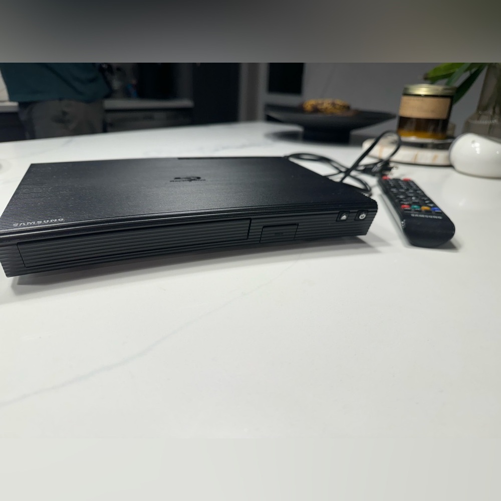 Samsung Blue Ray Player w/ Remote - Picture 3 of 5